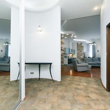 Lux Near Maidan, Khreschutyk 3Br Apartment เคียฟ ภายนอก รูปภาพ