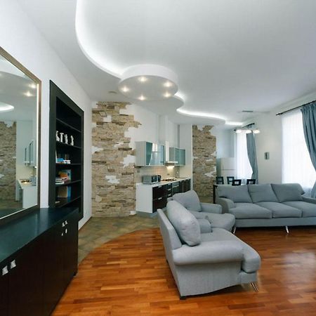 Lux Near Maidan, Khreschutyk 3Br Apartment เคียฟ ภายนอก รูปภาพ
