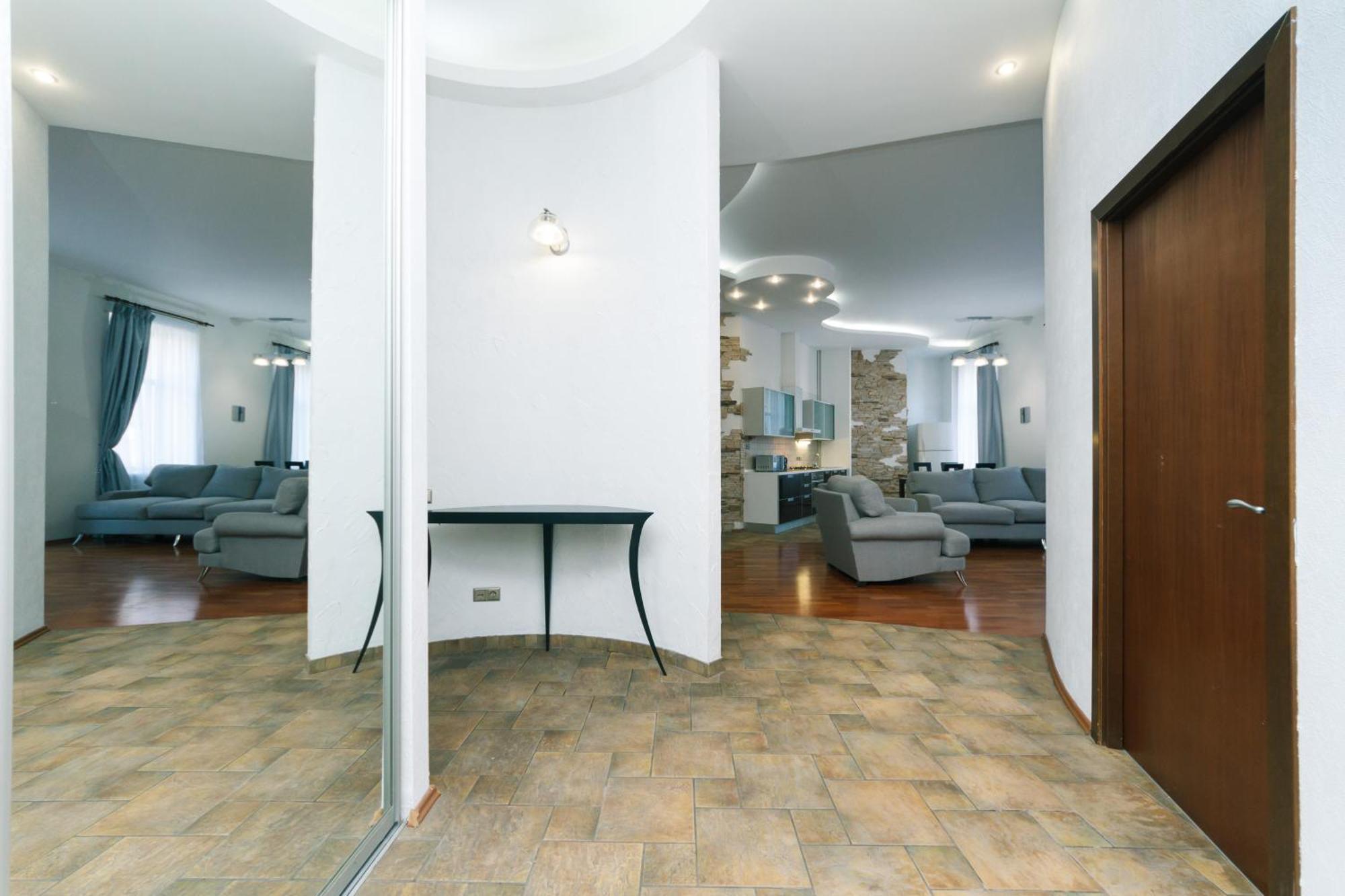 Lux Near Maidan, Khreschutyk 3Br Apartment เคียฟ ภายนอก รูปภาพ