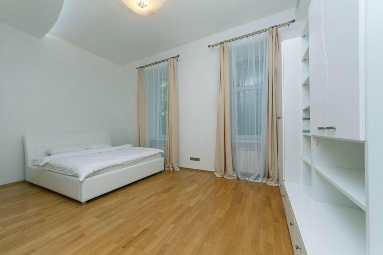 Lux Near Maidan, Khreschutyk 3Br Apartment เคียฟ ภายนอก รูปภาพ