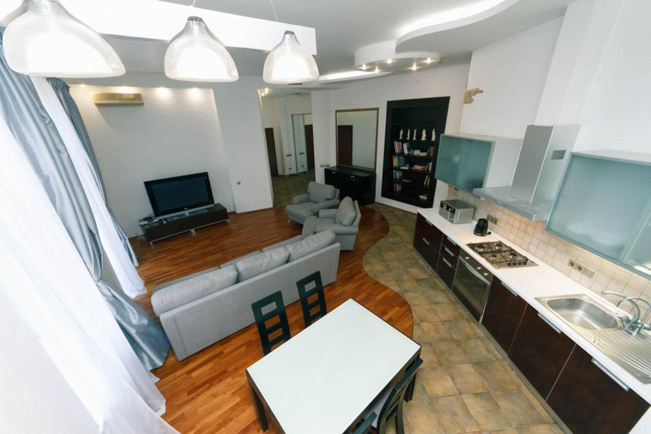 Lux Near Maidan, Khreschutyk 3Br Apartment เคียฟ ภายนอก รูปภาพ