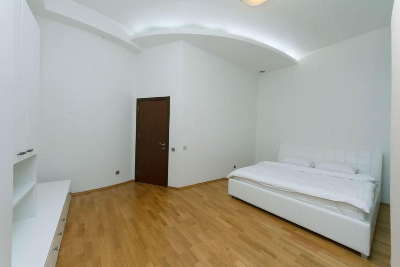 Lux Near Maidan, Khreschutyk 3Br Apartment เคียฟ ภายนอก รูปภาพ