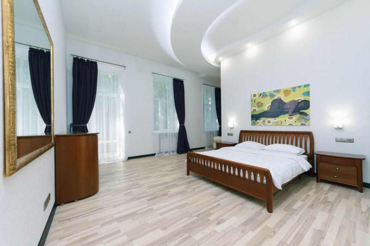 Lux Near Maidan, Khreschutyk 3Br Apartment เคียฟ ภายนอก รูปภาพ