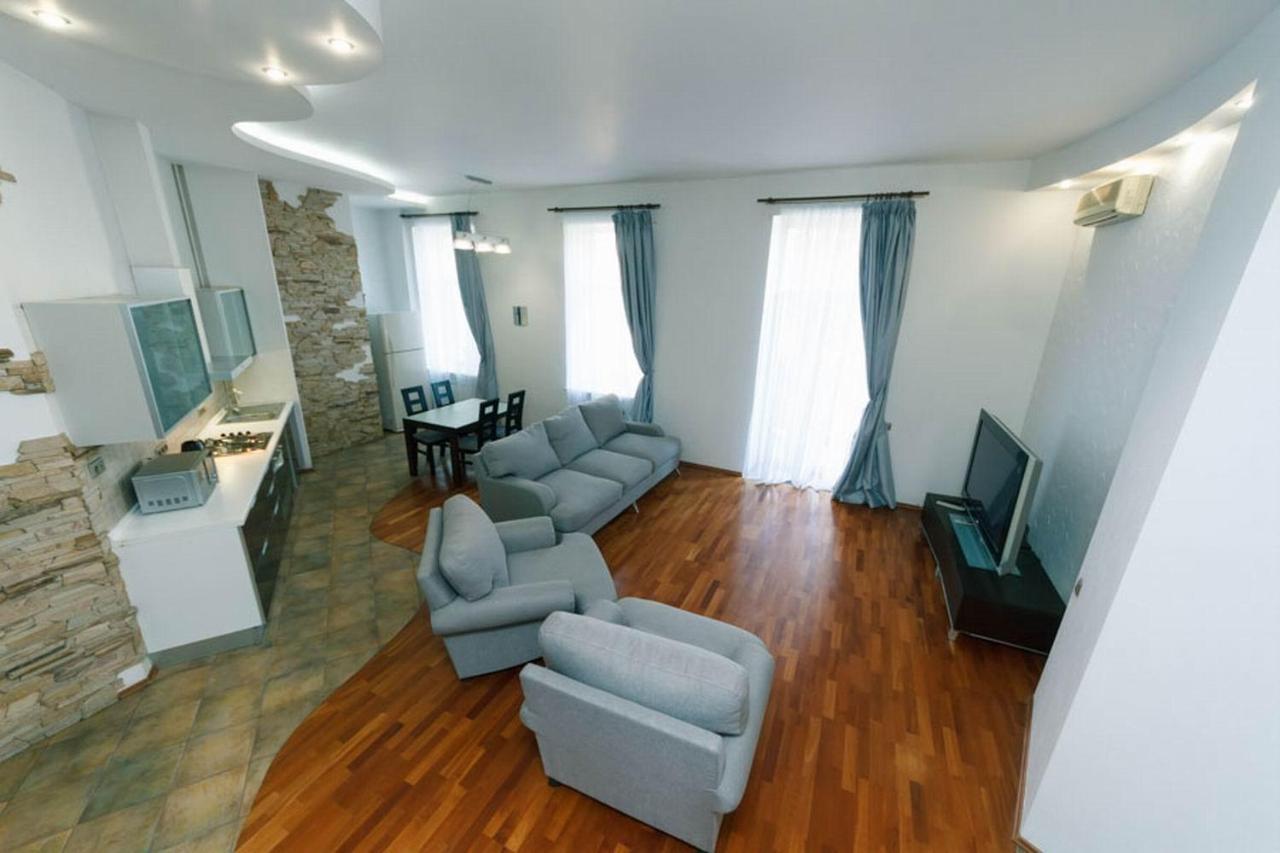 Lux Near Maidan, Khreschutyk 3Br Apartment เคียฟ ภายนอก รูปภาพ