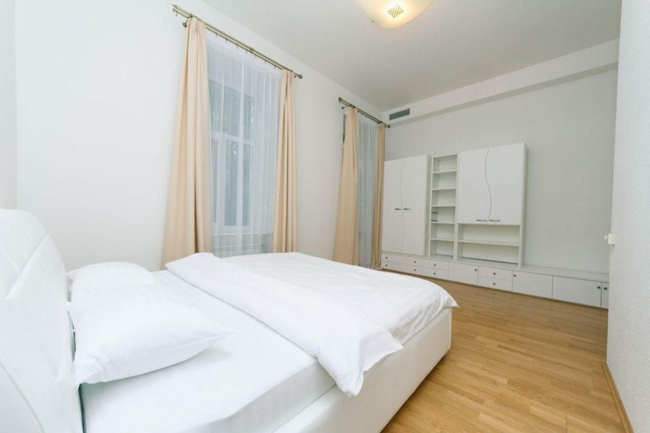 Lux Near Maidan, Khreschutyk 3Br Apartment เคียฟ ภายนอก รูปภาพ