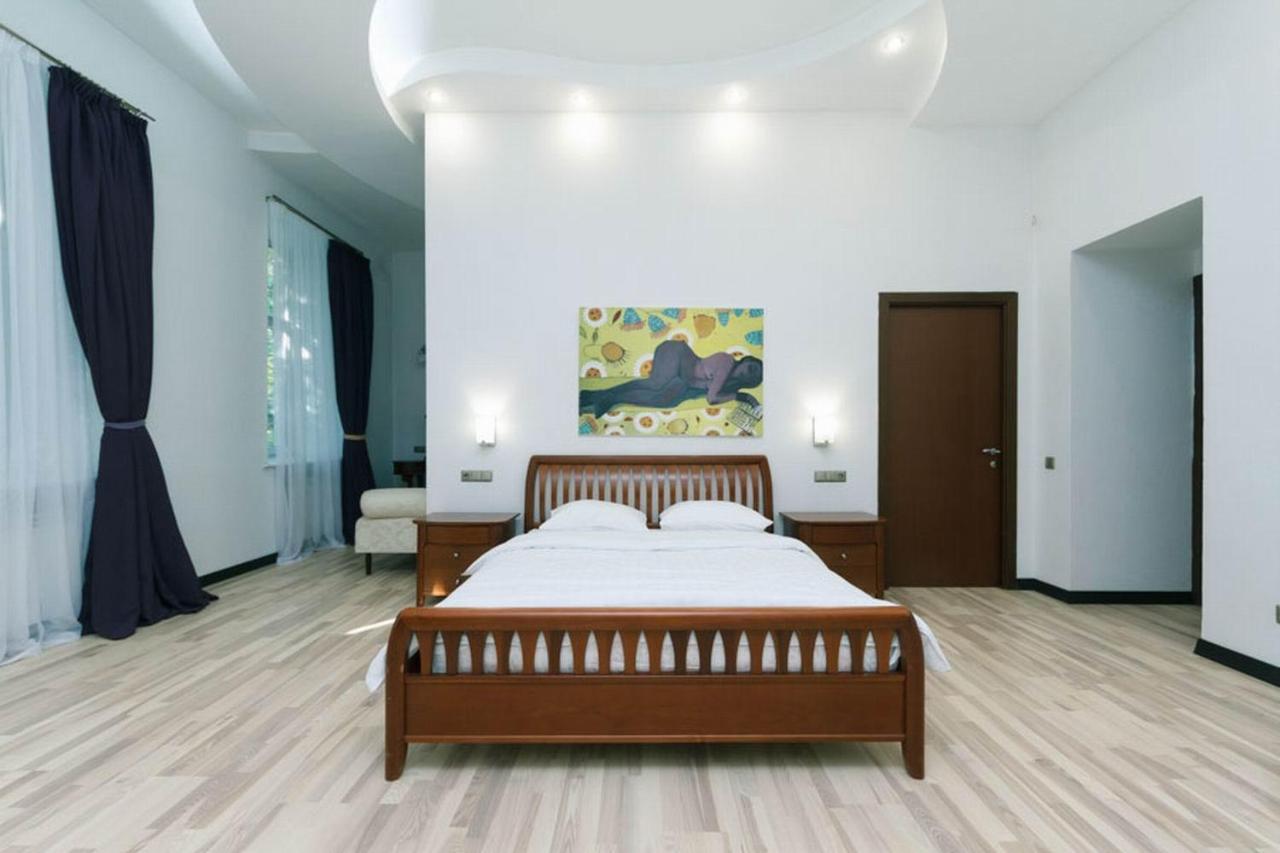 Lux Near Maidan, Khreschutyk 3Br Apartment เคียฟ ภายนอก รูปภาพ