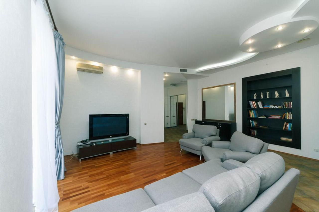Lux Near Maidan, Khreschutyk 3Br Apartment เคียฟ ภายนอก รูปภาพ