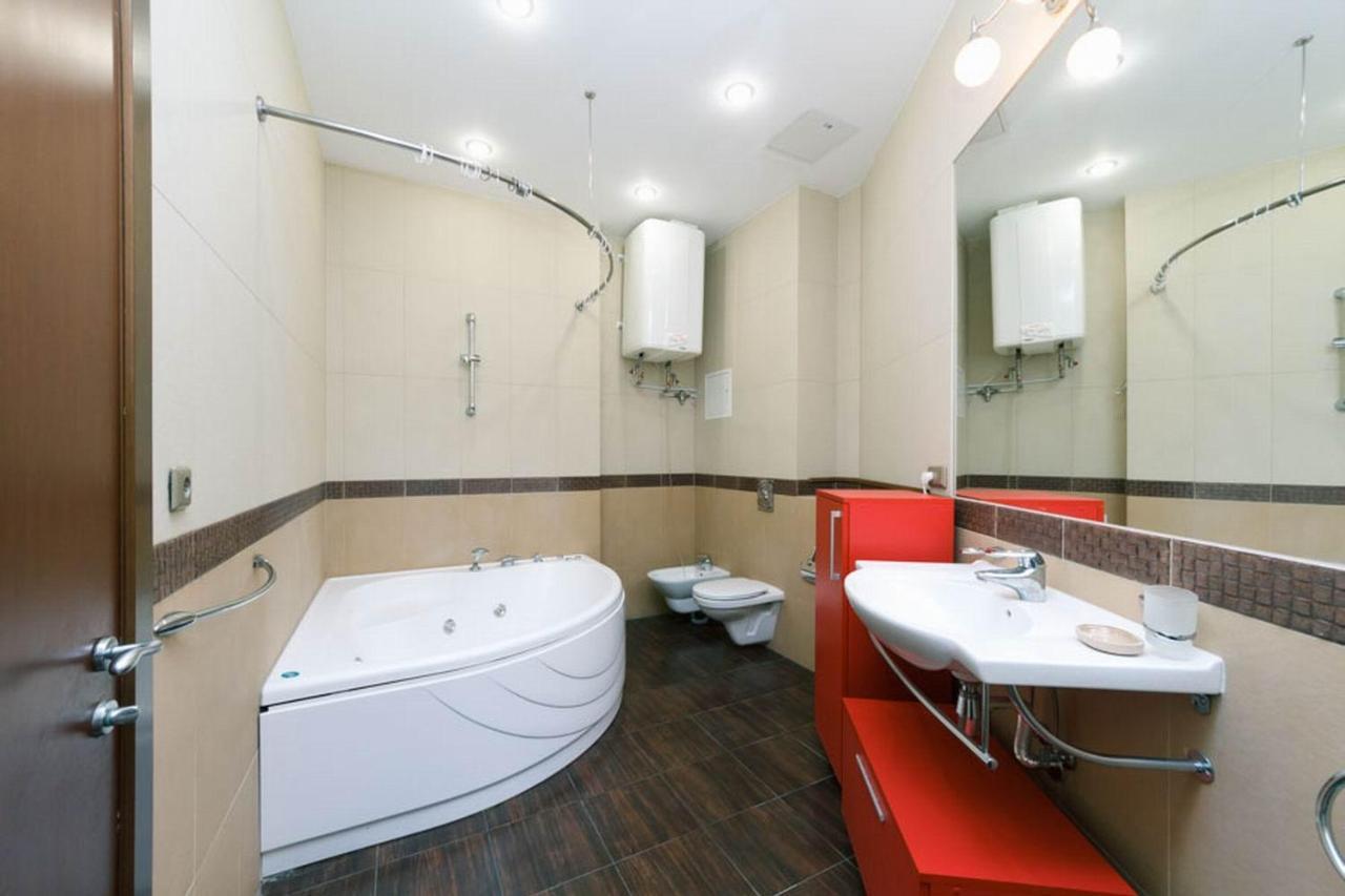 Lux Near Maidan, Khreschutyk 3Br Apartment เคียฟ ภายนอก รูปภาพ